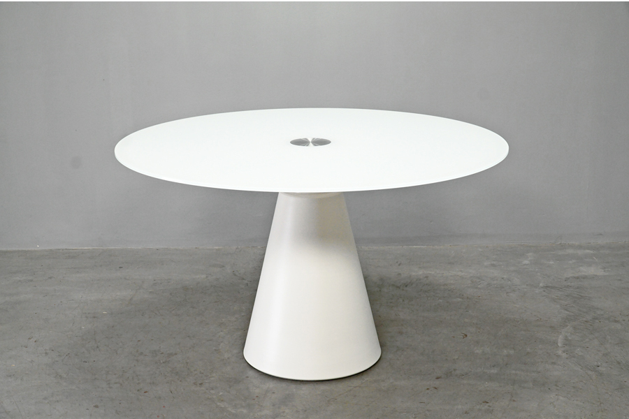 Boconcept (ボーコンセプト) テーブル Madrid (マドリッド) ダイニングテーブル シルクホワイトガラス デンマーク　アドア東京
