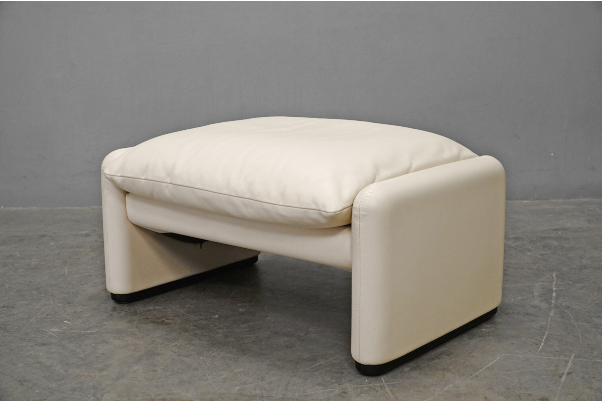 Cassina(カッシーナ) 675-OT MARALUNGA(マラルンガ)本革 レザー オットマン 斜め