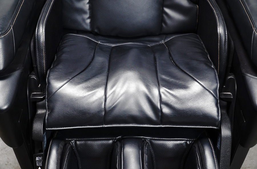 座面　Panasonic(パナソニック) EP-MA058リアルプロ マッサージチェア　アドア東京