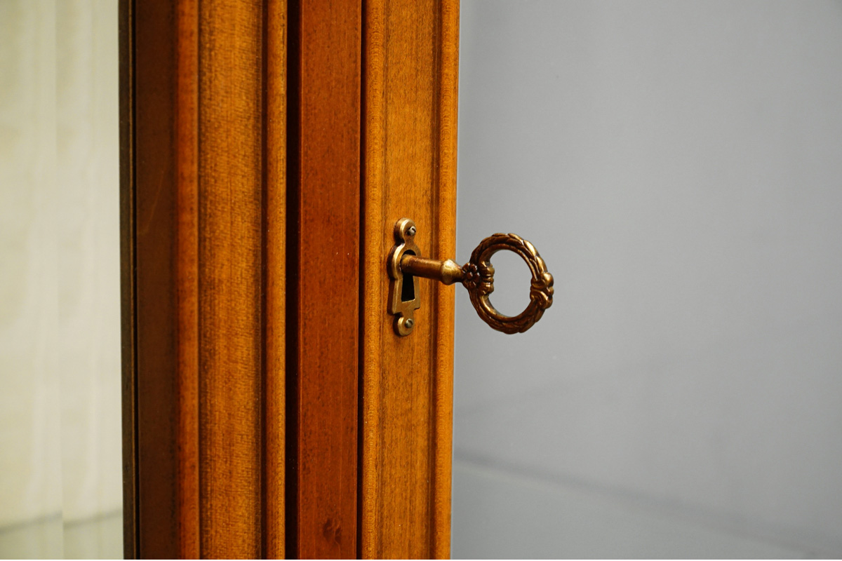 Medea(メデア) Liberty リバティコレクション アールヌーボー様式 ガラスキャビネット　鍵