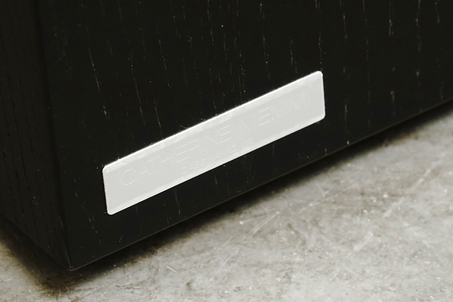 プレート　Cassina IXC.(カッシーナ・イクスシー) カトリーヌメミ「ZEN」ゼン ベッドフレーム セミダブル　アドア東京