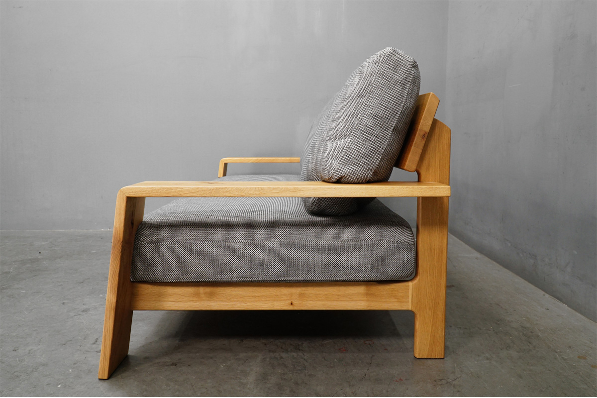 飛騨産業(HIDA) 風のうた ナラ無垢材 3人掛けソファ　側面