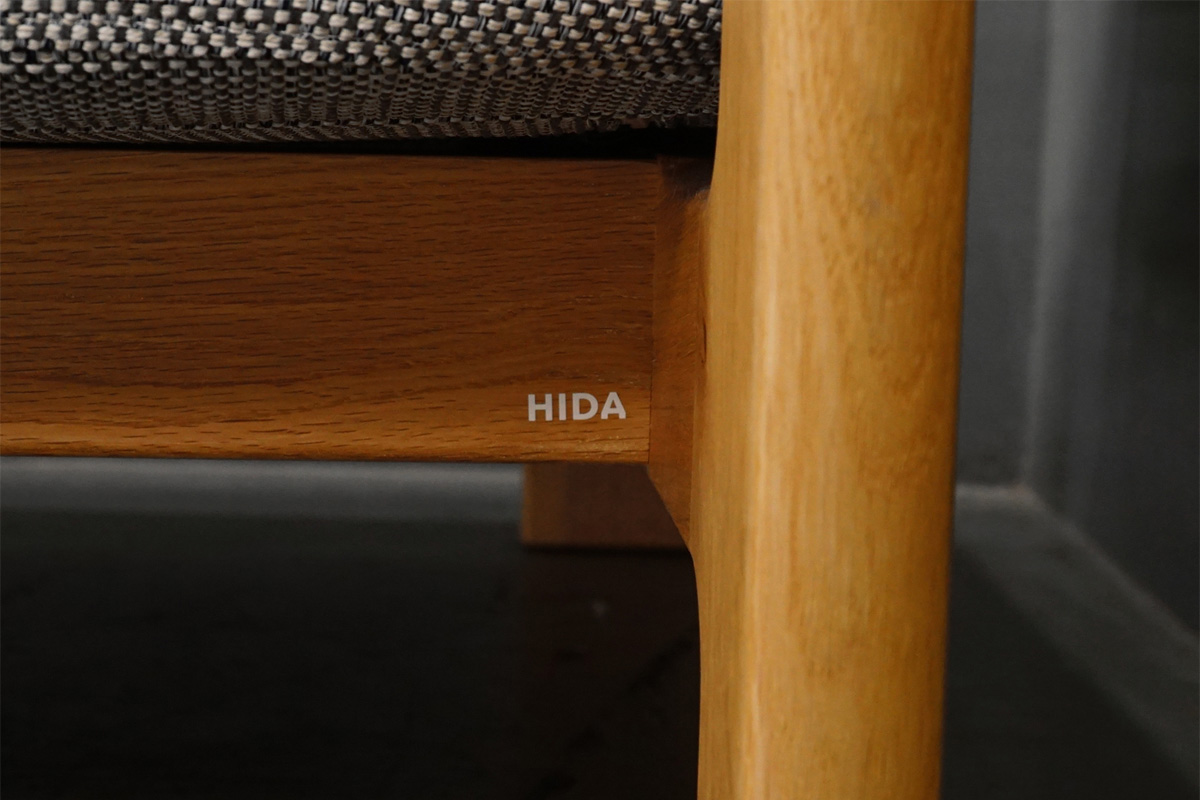 飛騨産業(HIDA) 風のうた ナラ無垢材 3人掛けソファ　ステッカー