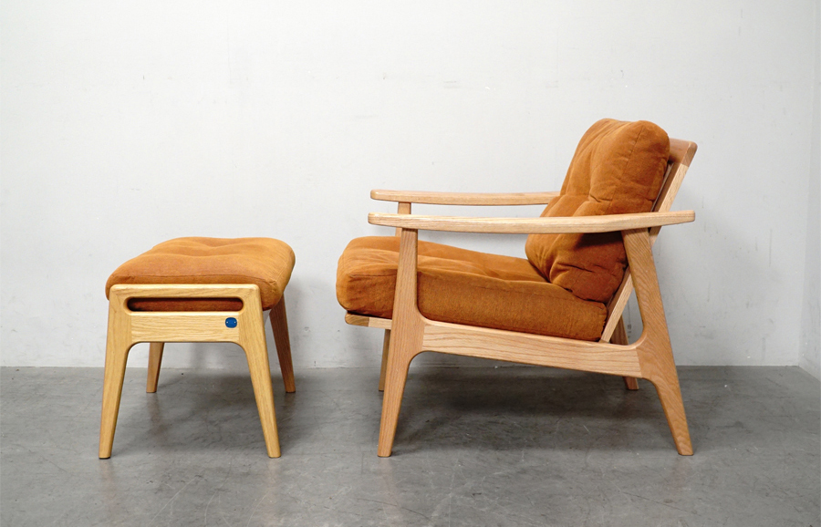 側面　maruni60(マルニロクマル) オークフレーム1シーターソファ+オットマン　アドア東京