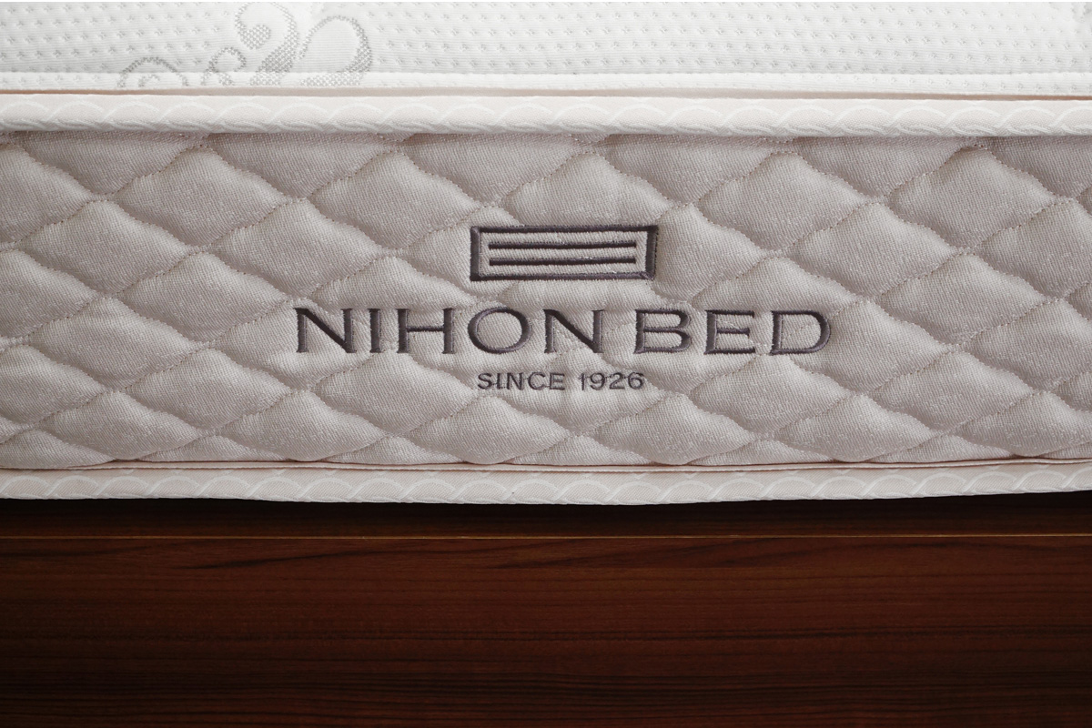 日本ベッド(NIHON BED) シルキーパフ マットレス付き シングルサイズベッド　ブランドロゴ