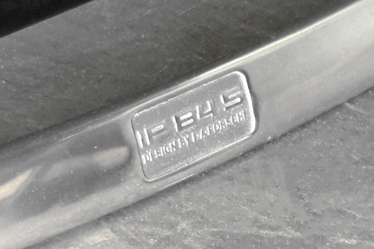 Porsche Design (ポルシェデザイン) IP84S リクライニングチェア アルミ Interprofil GmbH(インタープロフィル)　刻印