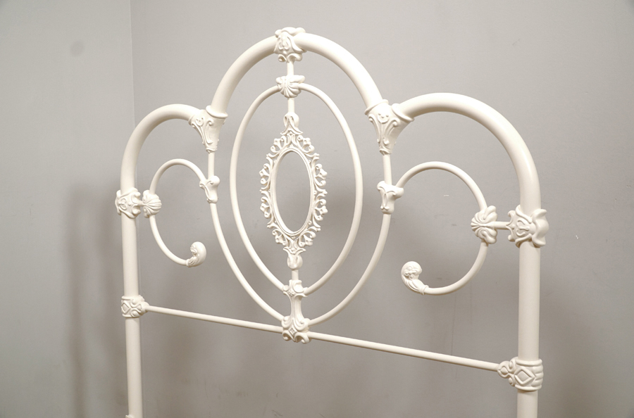 Laura Ashley(ローラアシュレイ) SOMERSET(サマセット) セミダブルベッドフレーム アイボリー　アドア東京