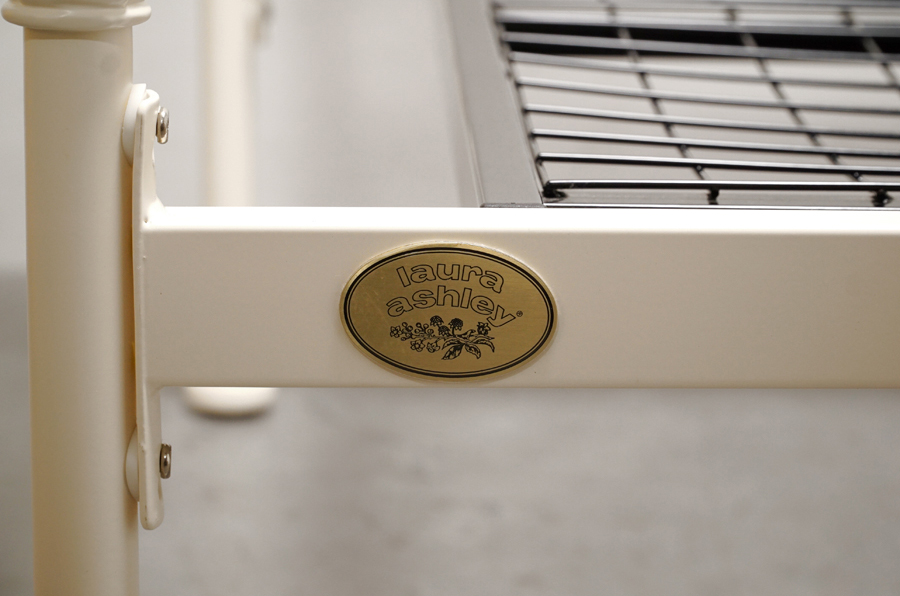 Laura Ashley(ローラアシュレイ) SOMERSET(サマセット) セミダブルベッドフレーム アイボリー　アドア東京