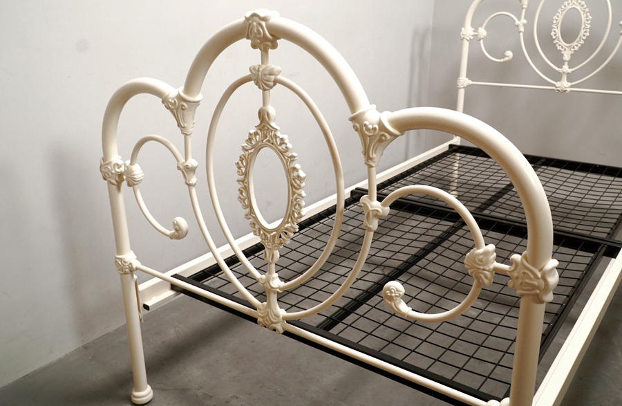 Laura Ashley(ローラアシュレイ) SOMERSET(サマセット) セミダブルベッドフレーム アイボリー　アドア東京