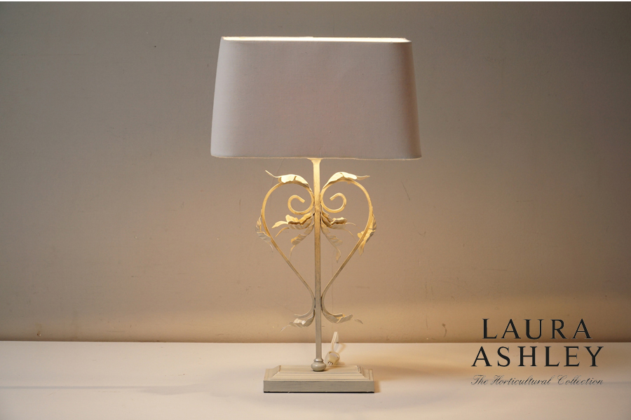 Laura Ashley(ローラアシュレイ) テーブルランプ ナイトランプ照明　アドア東京