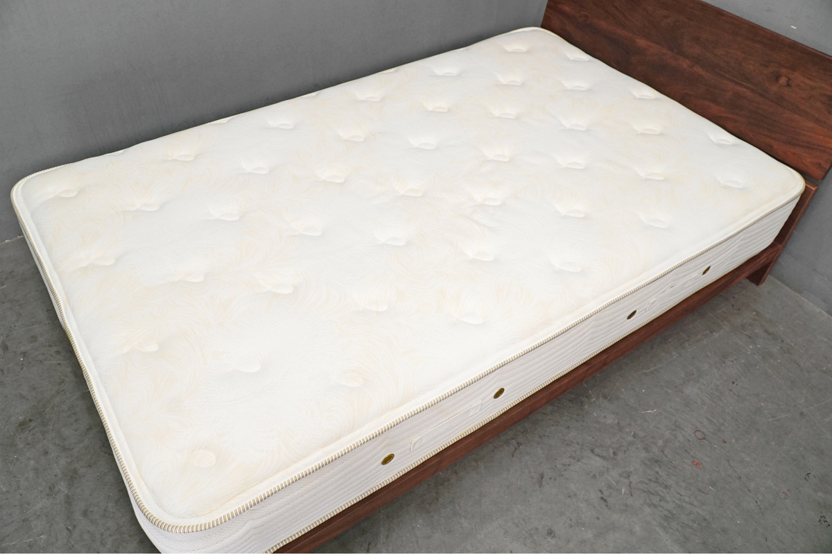 Simmons(シモンズ ) ビューティレスト プレミアム エグゼクティブ マットレス付 セミダブルベッド　上面