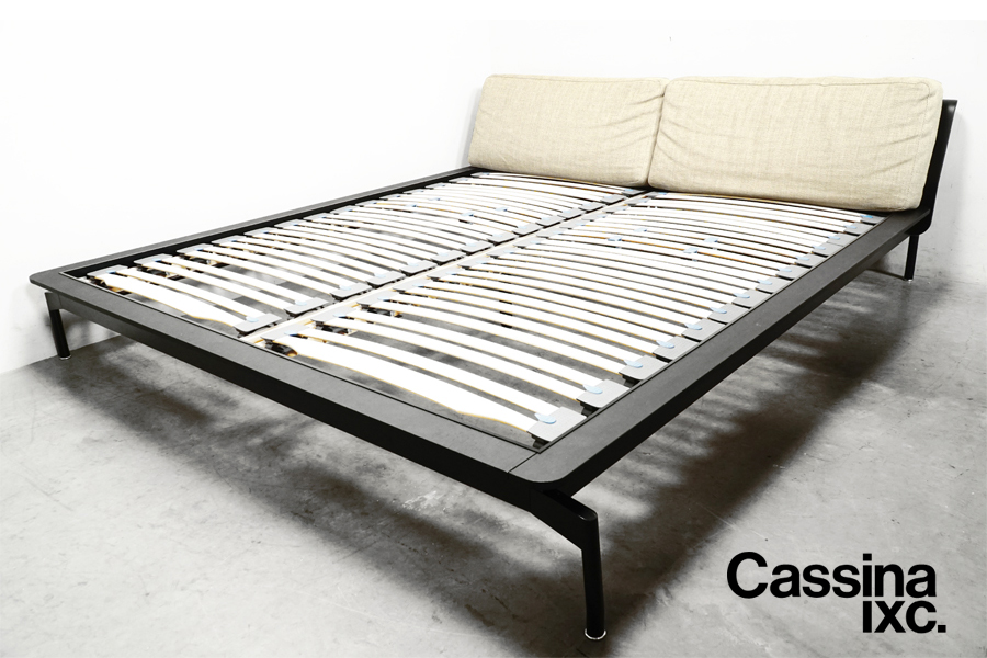 全体　Cassina IXC.(カッシーナ・イクスシー) SLED SLIM(スレッド スリム) キングサイズベッドフレーム　アドア東京