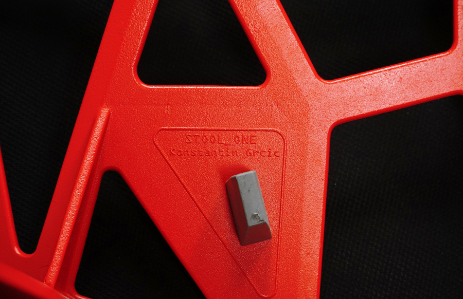 座面裏　MAGIS（マジス） STOOL ONE (スツール ワン) カウンターチェア コンスタンチン・グルチッチ　アドア東京