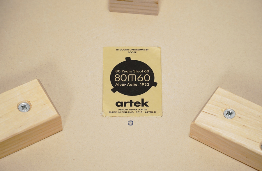 ステッカー　artek(アルテック) Stool60（スツール60）3本脚 アルヴァ・アアルト　アドア東京