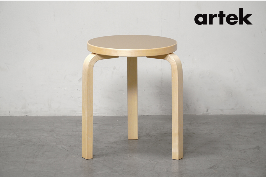 全体　artek(アルテック) Stool60（スツール60）3本脚 アルヴァ・アアルト　アドア東京