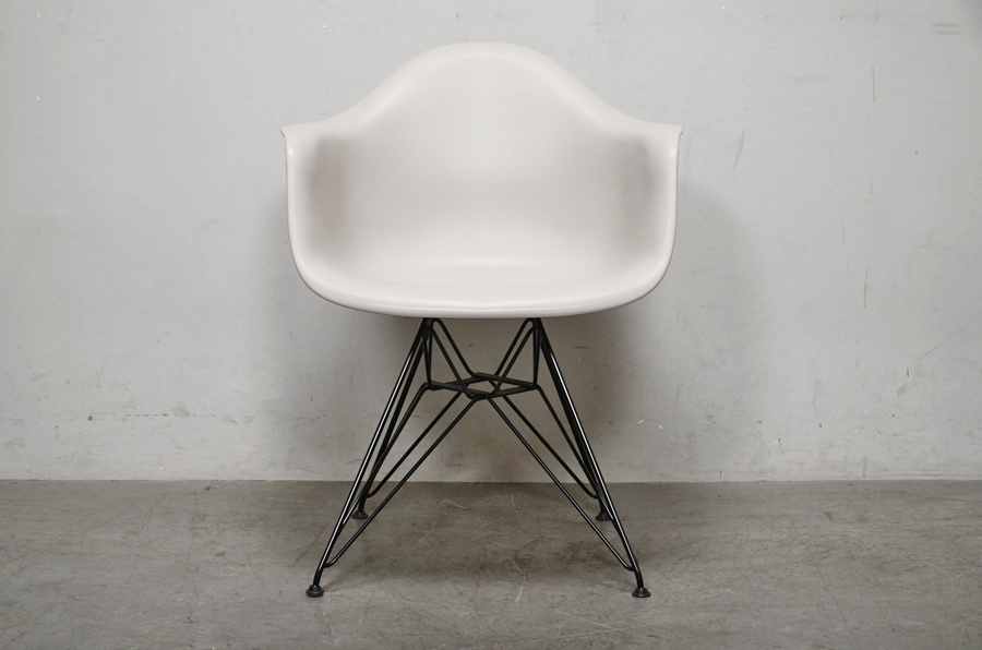 HermanMiller(ハーマンミラー) イームズ アームシェルチェア DAR ブラックワイヤーベース アドア東京