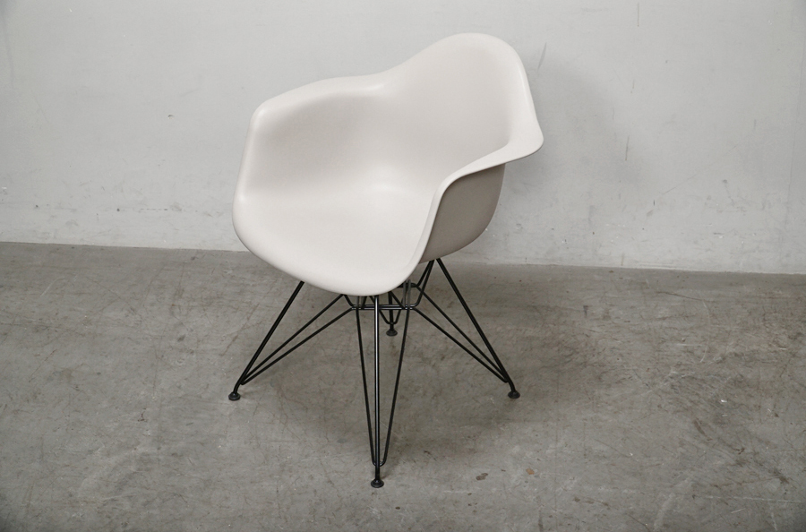 HermanMiller(ハーマンミラー) イームズ アームシェルチェア DAR ブラックワイヤーベース アドア東京