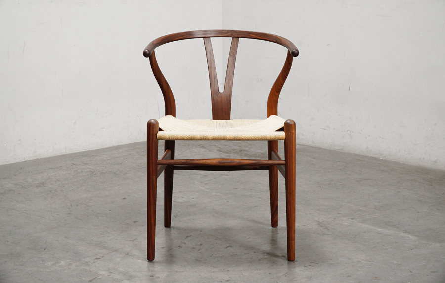 Carlhansen & son(カールハンセン&サン) Yチェア CH24 ウォールナット ハンス・J・ウェグナー 正面 アドア東京