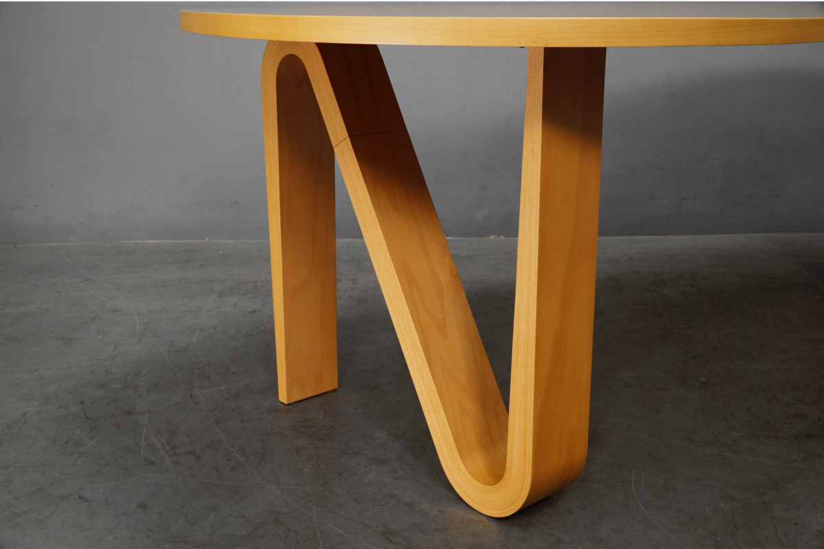 IDEE(イデー) CURVED PLYWOOD TABLE Natural(カーヴド プライウッド テーブル ナチュラル) 　脚部
